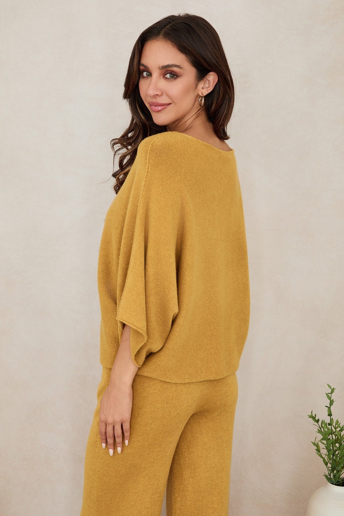 CREW NECK BATWING SLEEVE KNIT TOP